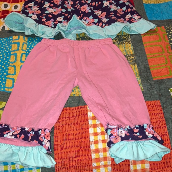 Girls two piece Bermuda outfit fits 4/5 - Picture 2 of 5